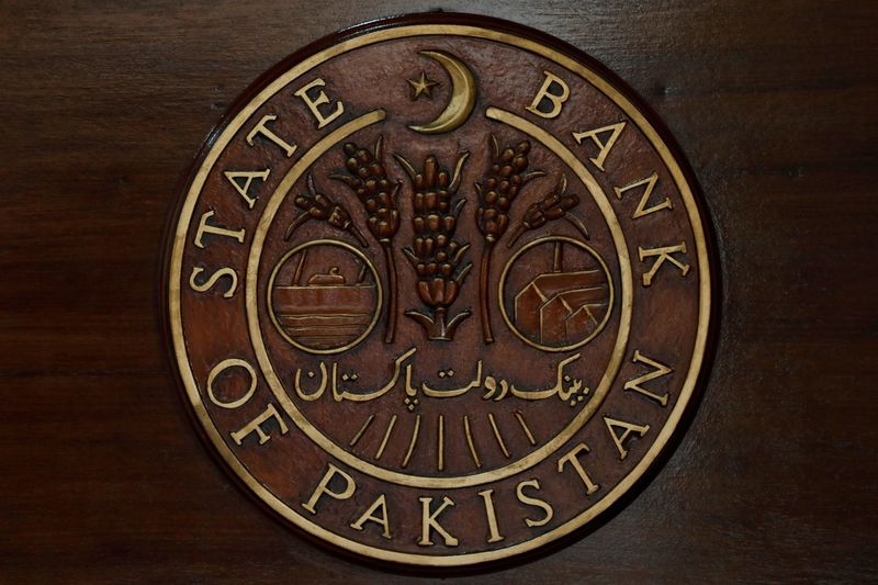 Pakistan cenbank raises key protection fee to 22%