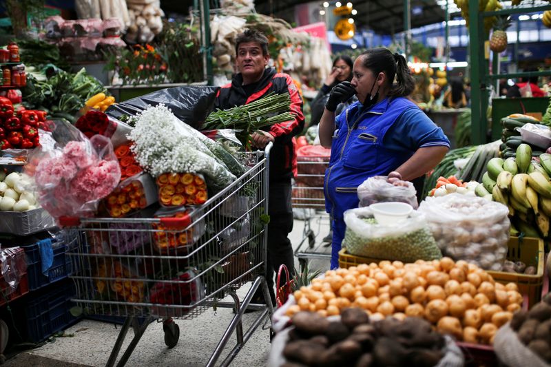 Colombia’s central bank cuts 2023 forecasts for inflation, sing