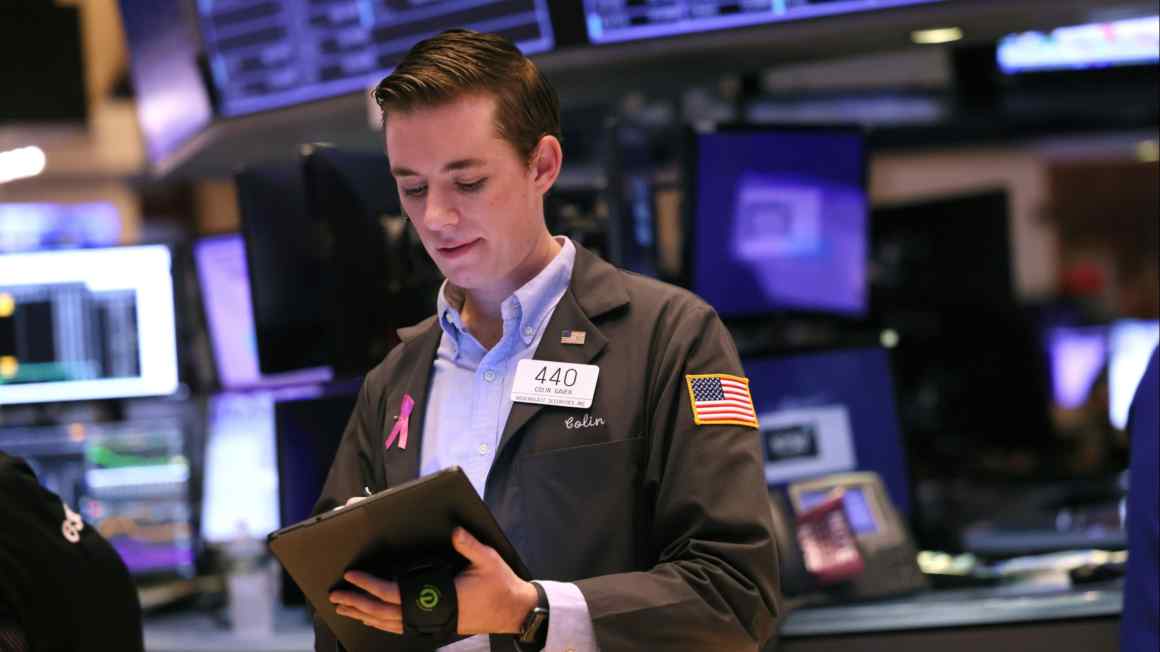 US stocks endure uneven morning as traders weigh most modern economic data