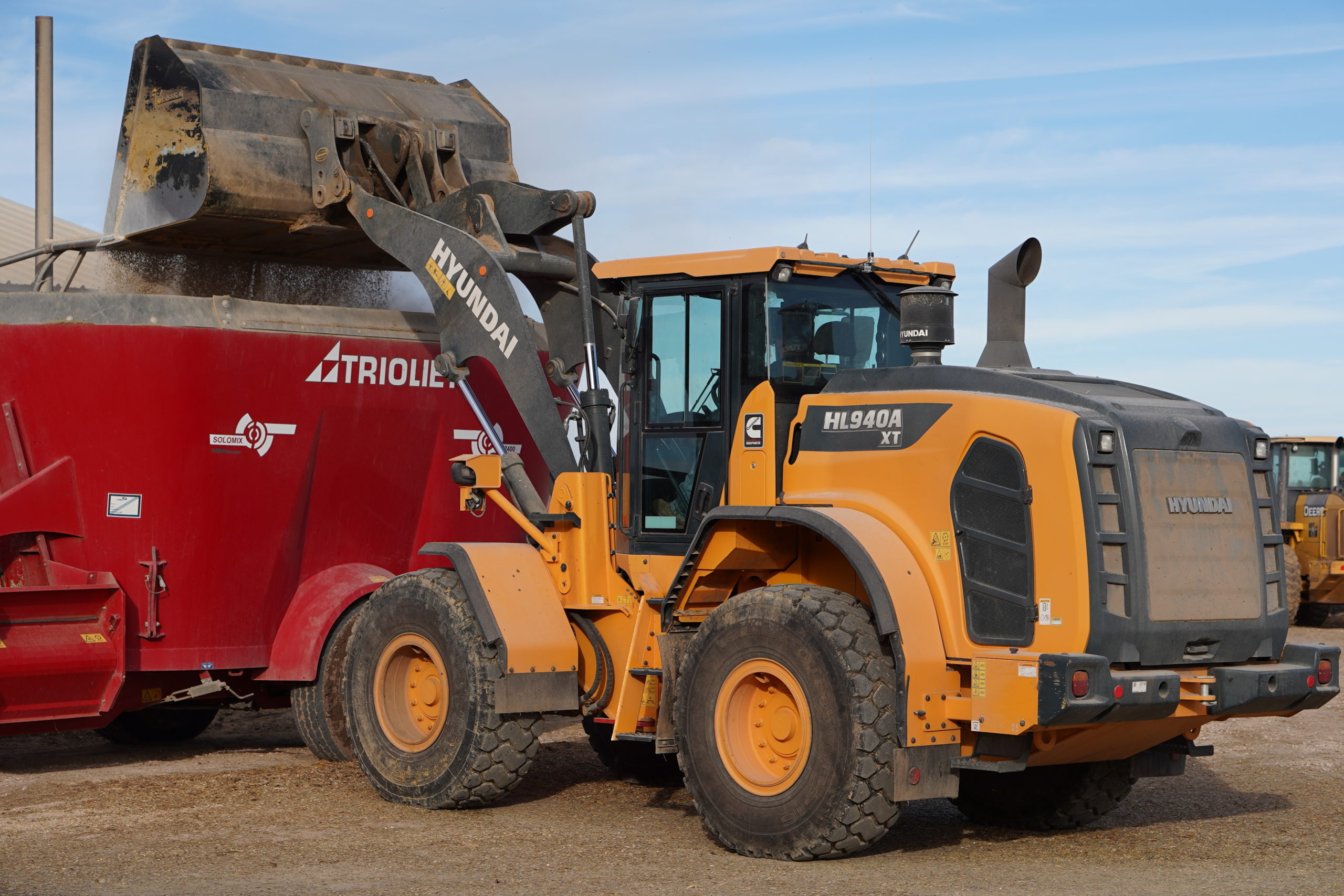 Why Prefer Hyundai Wheel Loaders For Your Feedlot Operation?