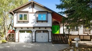 Color and Whimsy Bear This $1.25M Mountain Retreat in California’s Tall Have confidence Lake