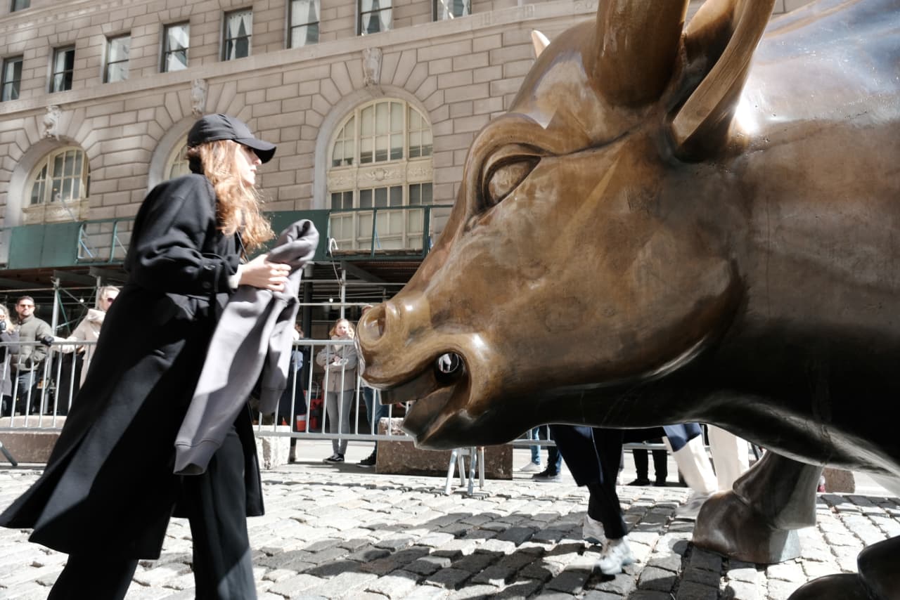 Soros usastake in NY Neighborhood Bancorp as stock claws assist from 27-year lows