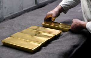 Gold eyes easiest week in five months ahead of US jobs files