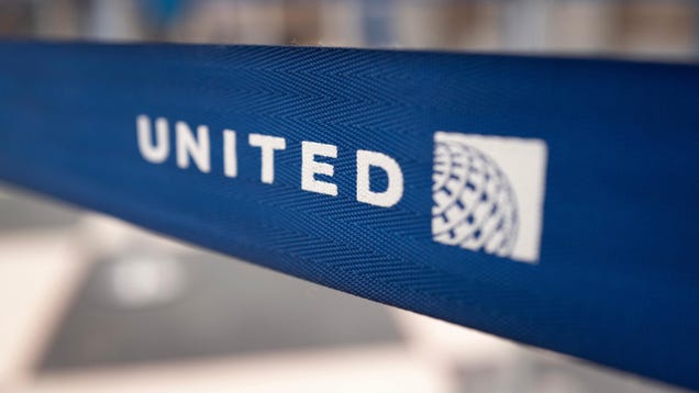 A United Airways Boeing airplane experienced main turbulence that left 7 injured
