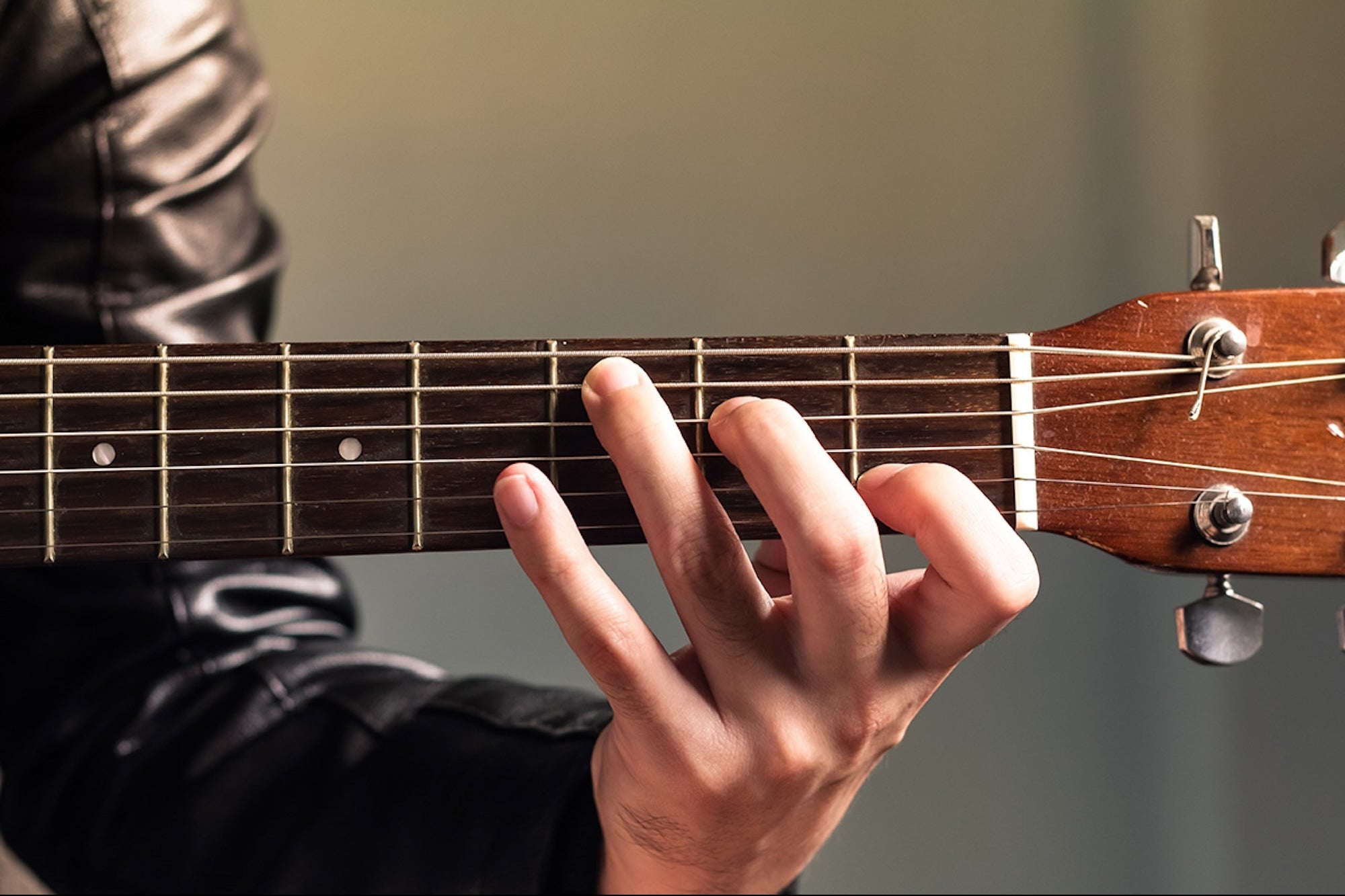 Learn to Play Guitar Even supposing You Maintain No Previous Coaching for Honest correct $20