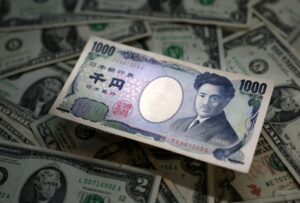 Japan’s yen falls to 1990 lows, greenback/yen nears 155