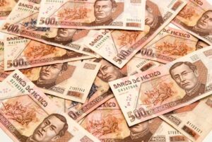 Mexican Peso slips as Banxico and Fed policies deviate