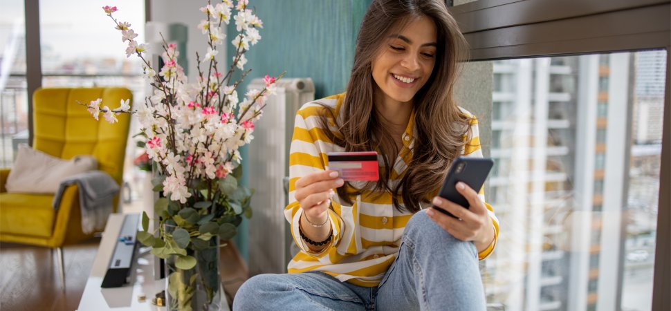 Gen Z and Millennials Are Opening Excessive-Charge Credit score Cards. What That Says About Their Spending Habits