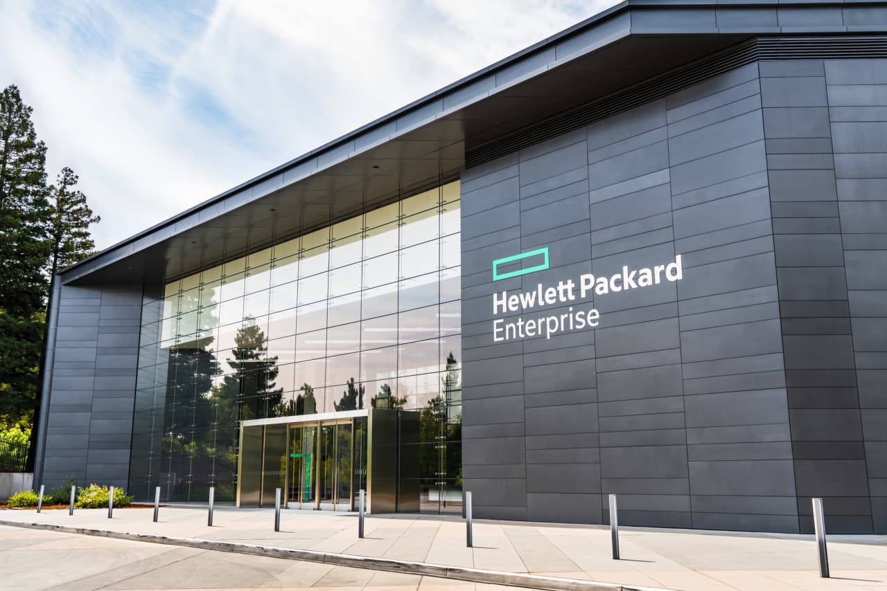 HPE scores a gargantuan revenue beat fueled by AI, and its stock rockets