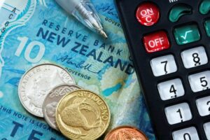 NZD/USD drifts decrease amid the emergence of some USD shopping, holds above 0.6100 mark