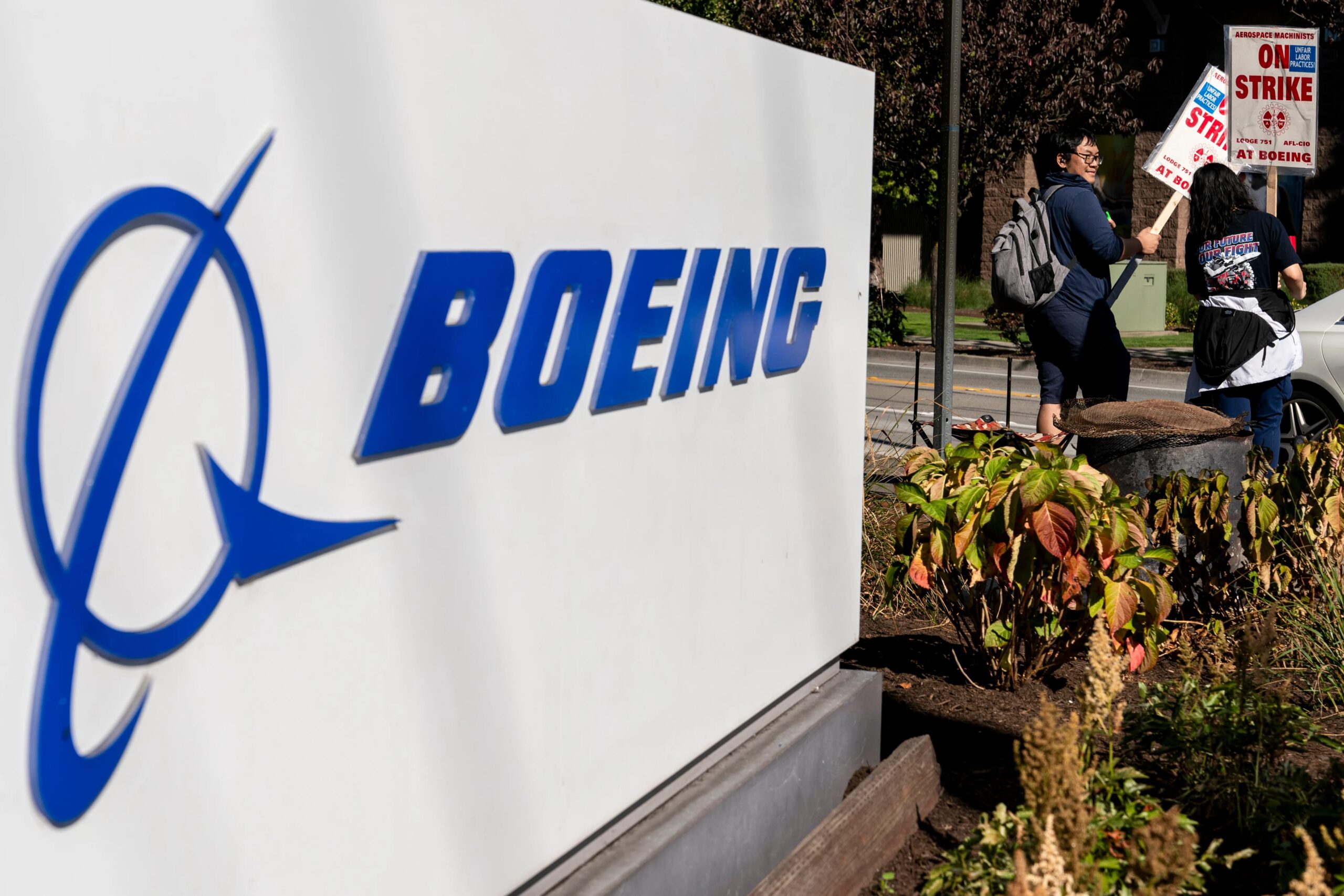 U.S. Transportation Chief Stresses Significance of Resolving Boeing Strike