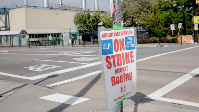 Boeing lays off 10% of company, blaming machinists’ strike