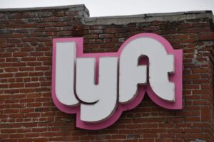 Lyft told drivers they’re going to compose bigger than $30 an hour. The FTC says it deceived them.