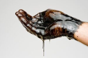 Impolite Oil pares relieve earlier incurred losses and turns almost flat on Monday