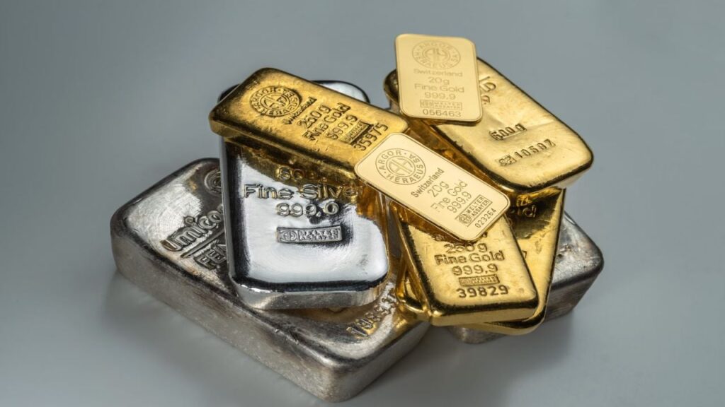 Govt cuts import tariff costs of Gold and Silver