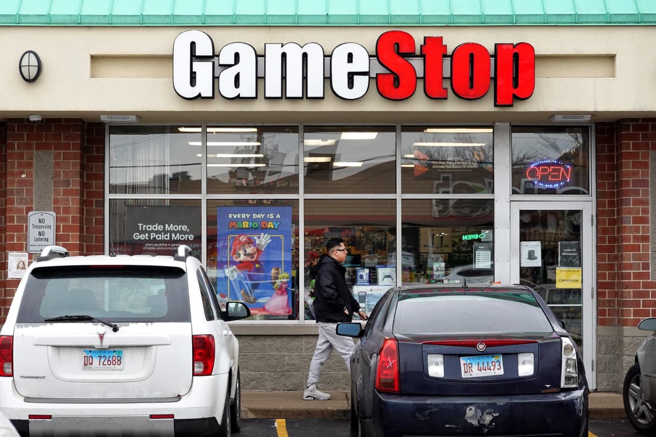 GameStop hints at its subsequent bitcoin buy. The stock is tumbling.