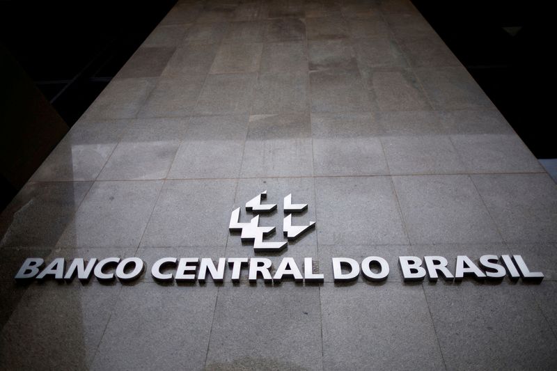 Brazilian economists question central bank to decrease charges in early 2026 despite hawkish indicators