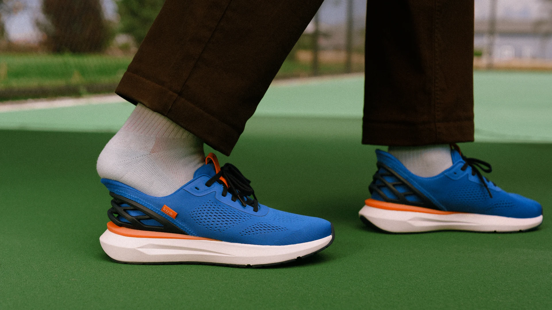 Fingers-free Sneaker-Maker Kizik Correct Sued Skechers 