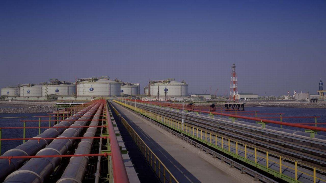 Petronet LNG shares fall 10% after declaring ‘power majeure’ on LNG shipments amid Iran battle