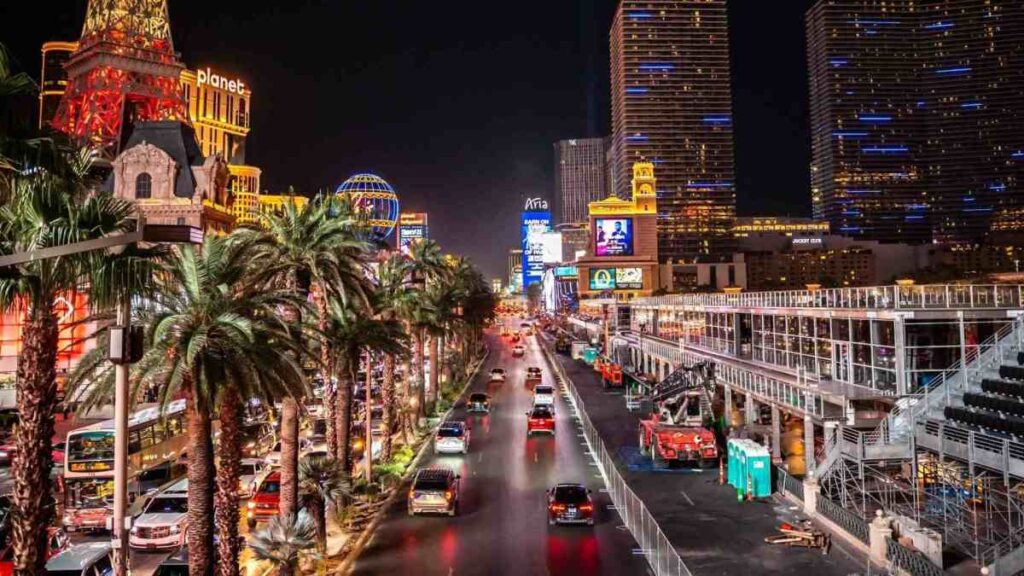 Iconic Las Vegas Strip stir back and forth advise closes without warning