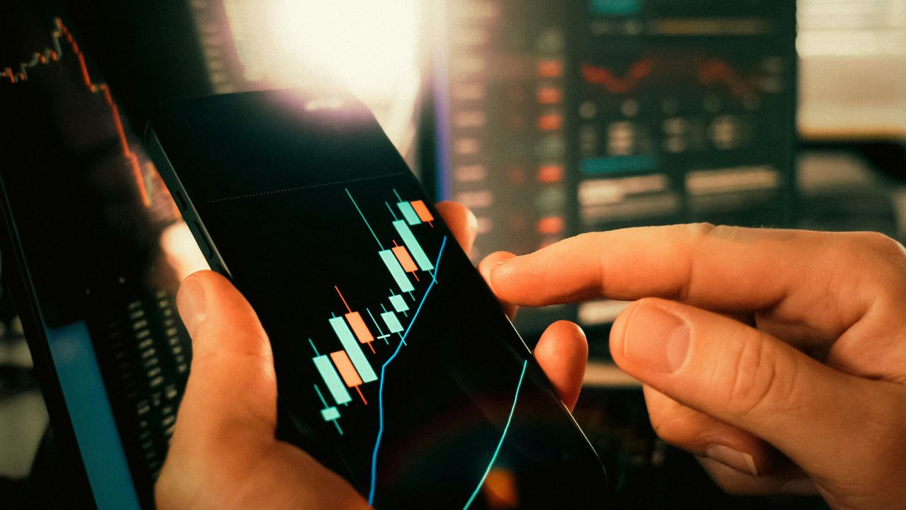 Soon-to-shut shoemaker stock surges 900% after AI turns into phase of enterprise pivot