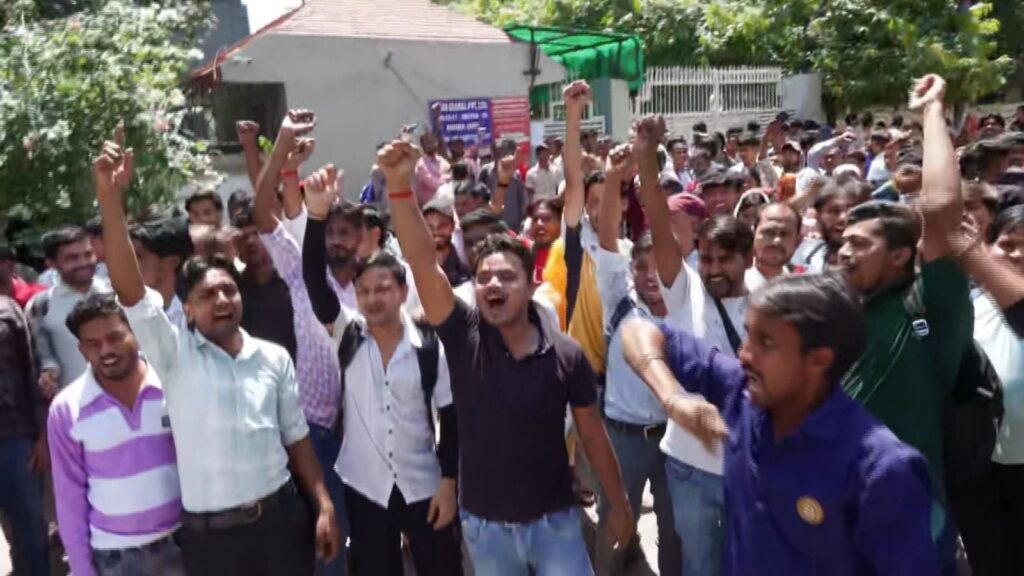 From frying pan to fireplace: Thousands of India’s poorly paid workers valid can’t salvage a accumulate