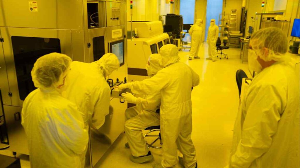 Broadcom headed for $300bn market cost wipeout as earnings forecast disappoints