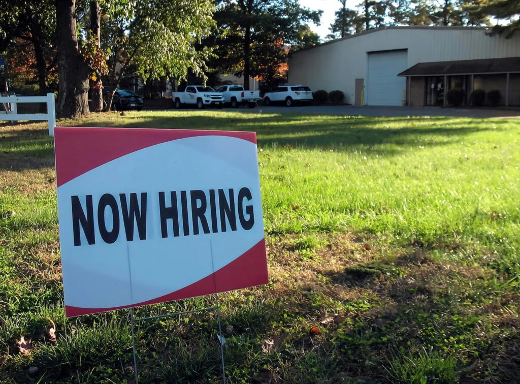 U.S. job increase blows past forecasts, setting stage for Fed rate hikes