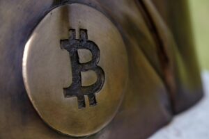 Satoshi-generation bitcoin at middle of $285 billion lawsuit moves after 14 years