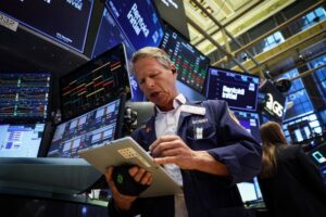 S&P 500, Nasdaq fall as tech selling resumes, Trump vows to reply to downed US helicopter