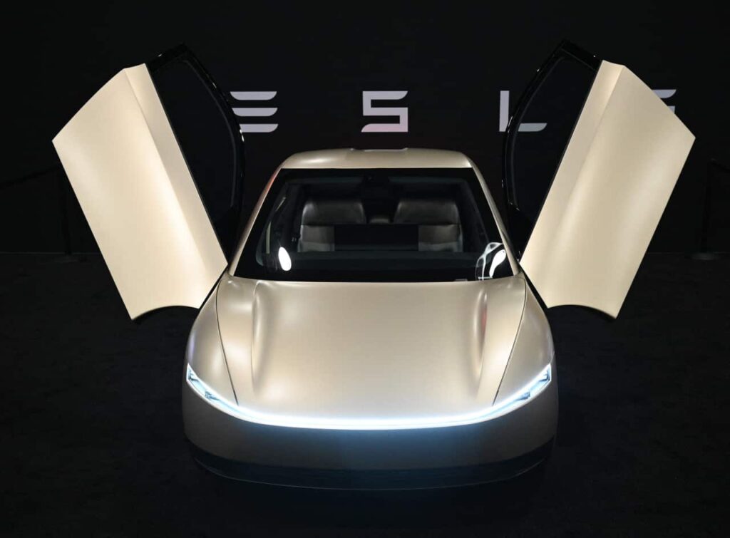 Is Tesla succeeding in AI? Gaze this for a clue.