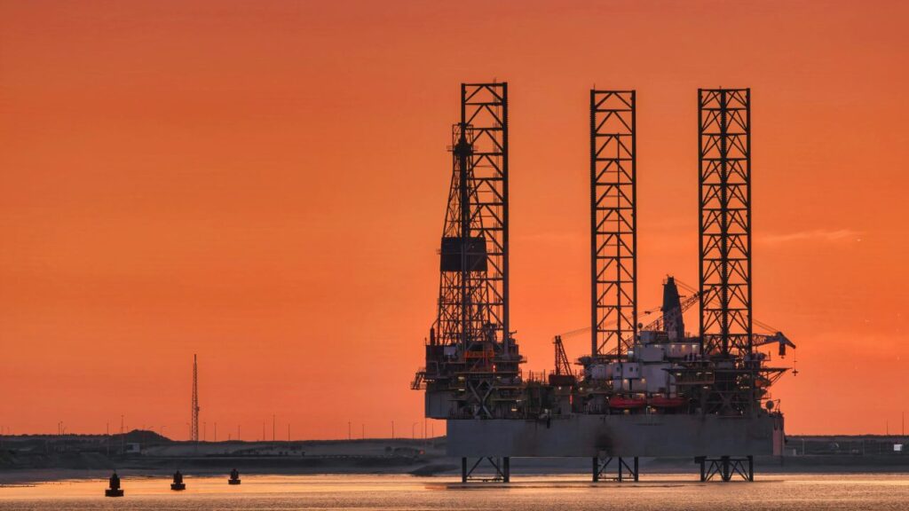 Oil prices head for deep weekly loss as Strait of Hormuz traffic begins to scoot up