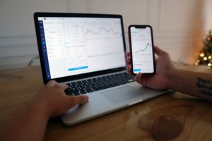 Dogecoin Reclaims $0.073 As Meme Merchants Gaze For A Cleaner Rebound