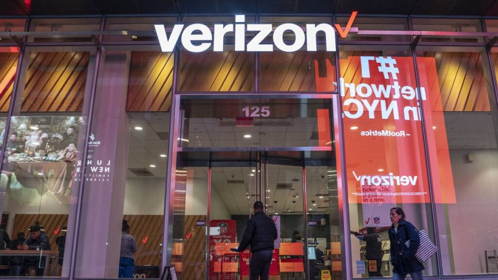 Verizon makes cost-reducing transfer as prospects proceed to leave