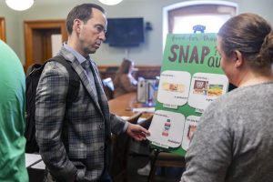 Meals rate enrollment plunges as Trump’s quiz for more paperwork pushes wretched of us off the rolls