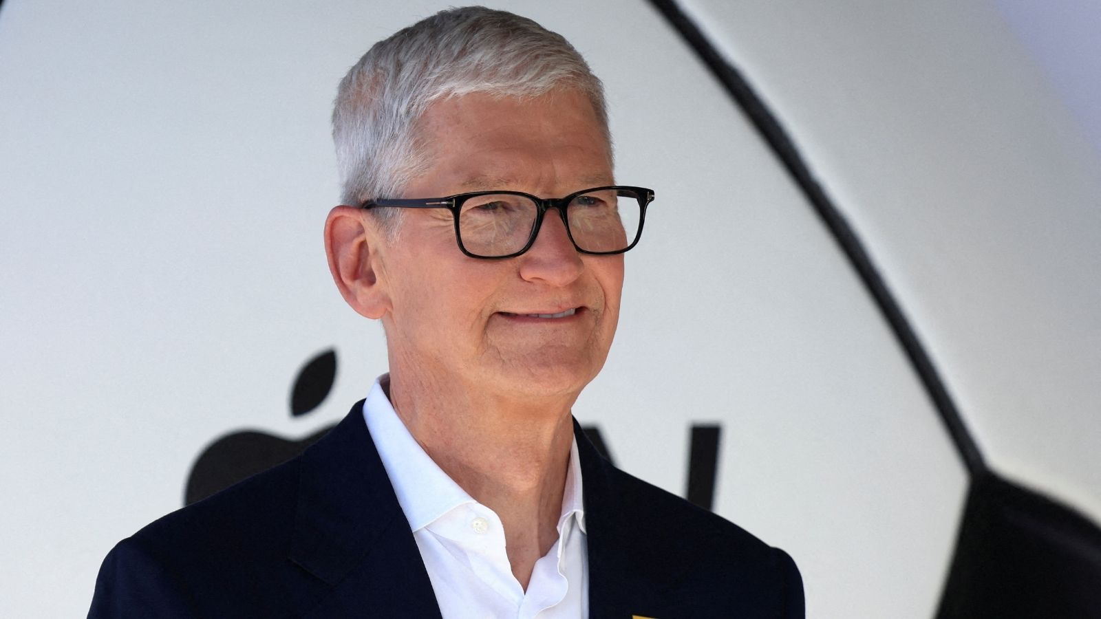 Apple’s Tim Cook dinner sees Australia’s social media curbs as ‘world-main’, PM Albanese says