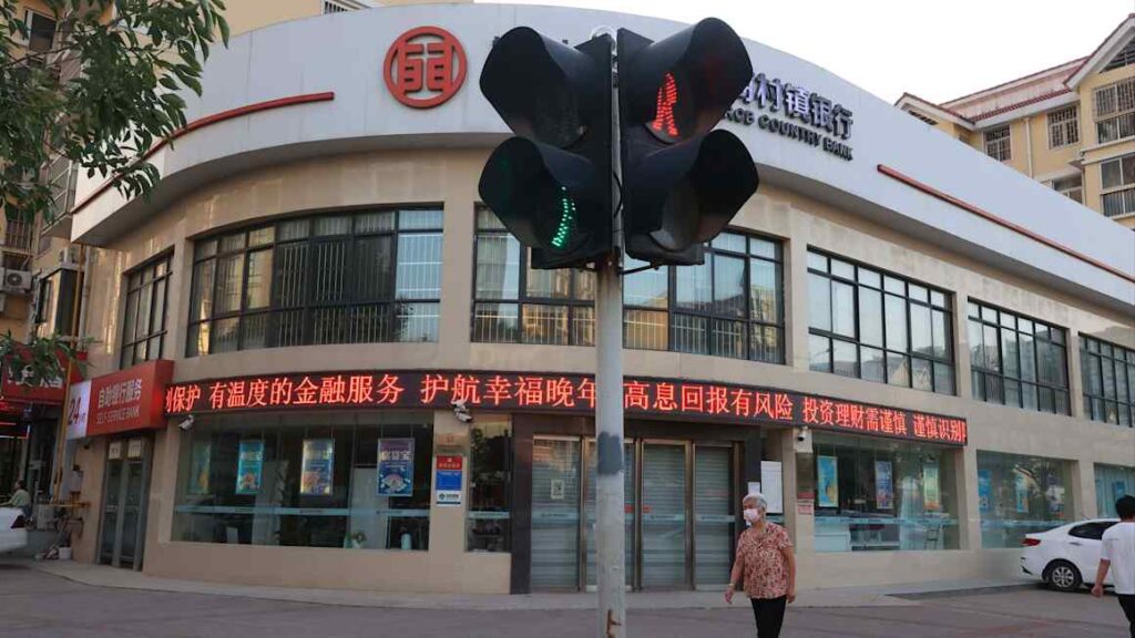 China closes tons of of banks to bolster monetary blueprint