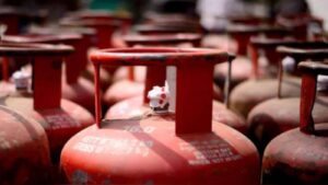 Home-cooked meals get 10% dearer in Sep on larger onion, oil, rice, LPG prices